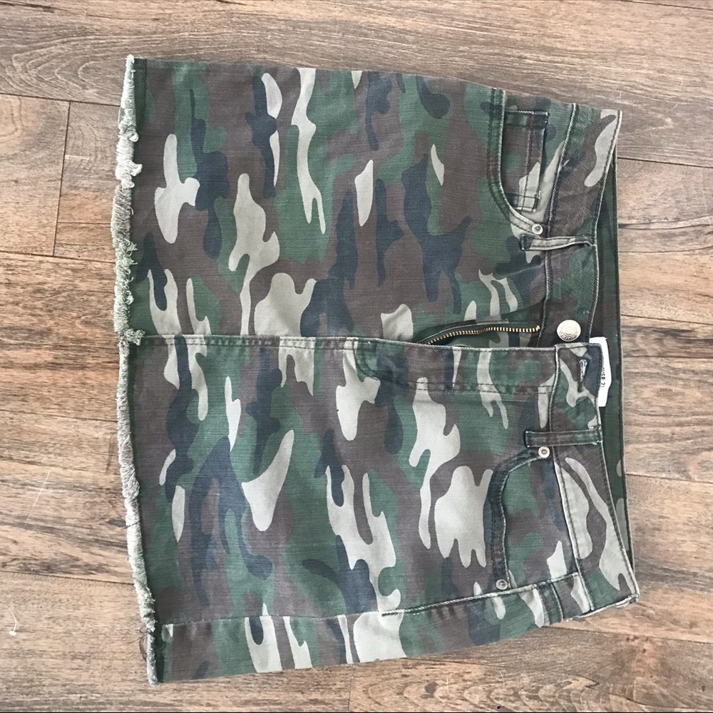 Camo forever 21 skirt! Only worn twice Medium